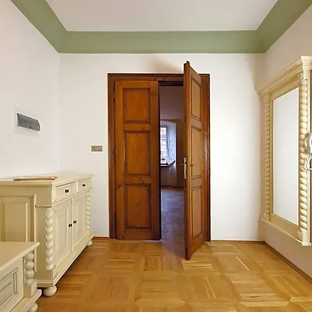 Palace 4*