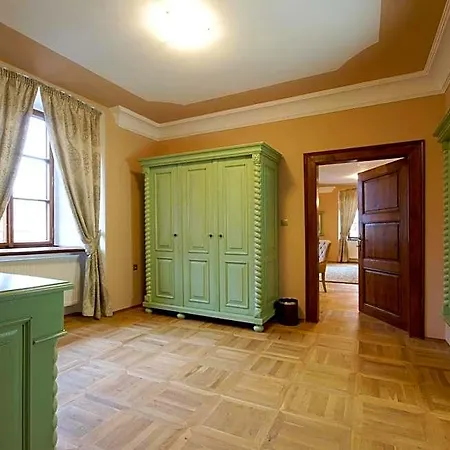 Palace 4*